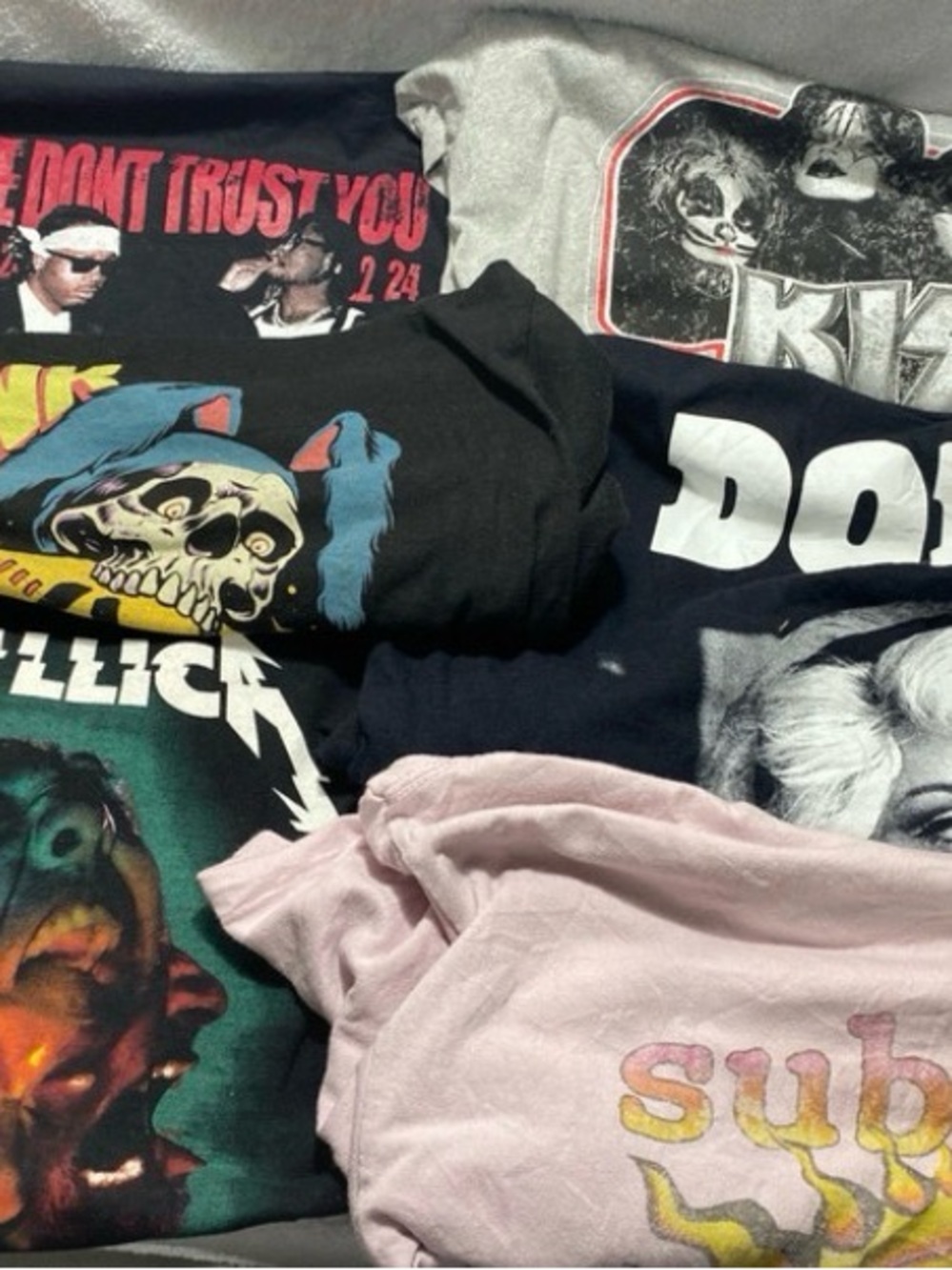 9 Graphic Band Tees - Pink Black Gray Large